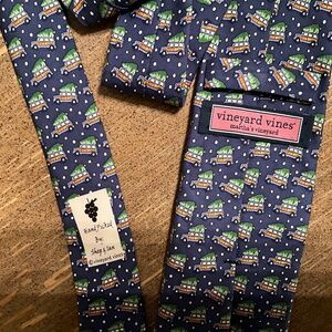 Vineyard Vines Christmas Tie